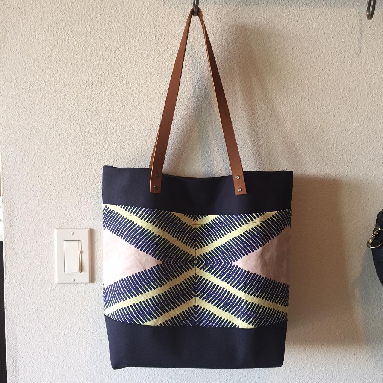 Navy/Print Tote - image 1 - student project