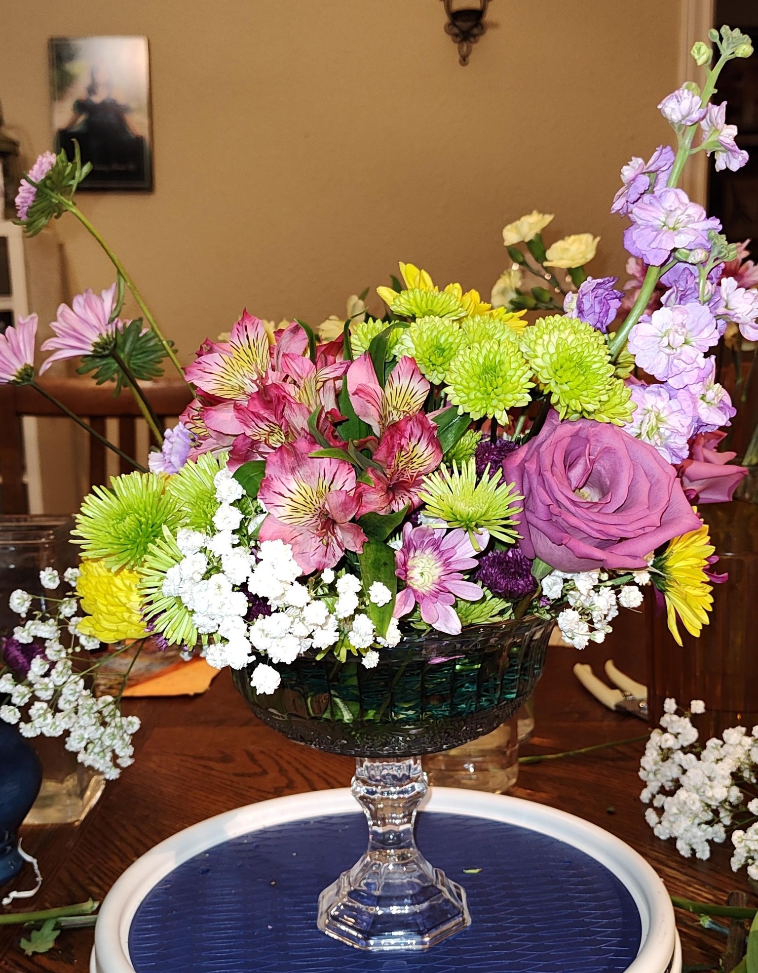 Small vessel floral arrangement - image 1 - student project
