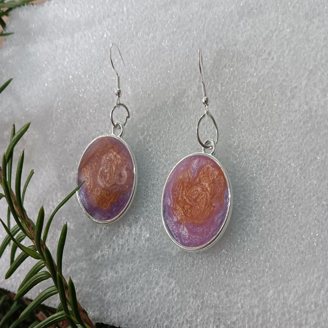 Fashionable earrings Pendant resin with bezels - image 3 - student project