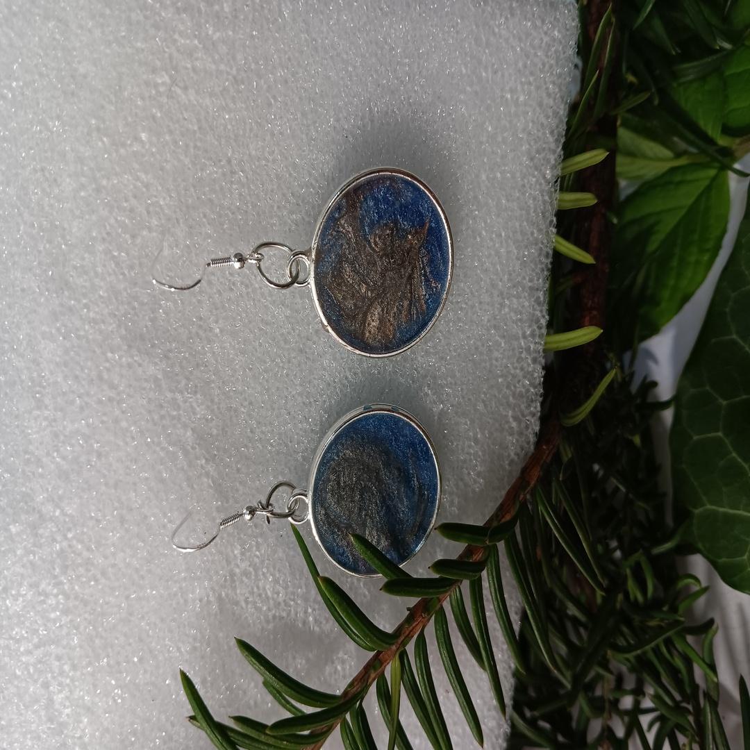 Fashionable earrings Pendant resin with bezels - image 1 - student project