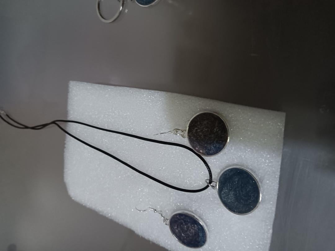 Fashionable earrings Pendant resin with bezels - image 5 - student project