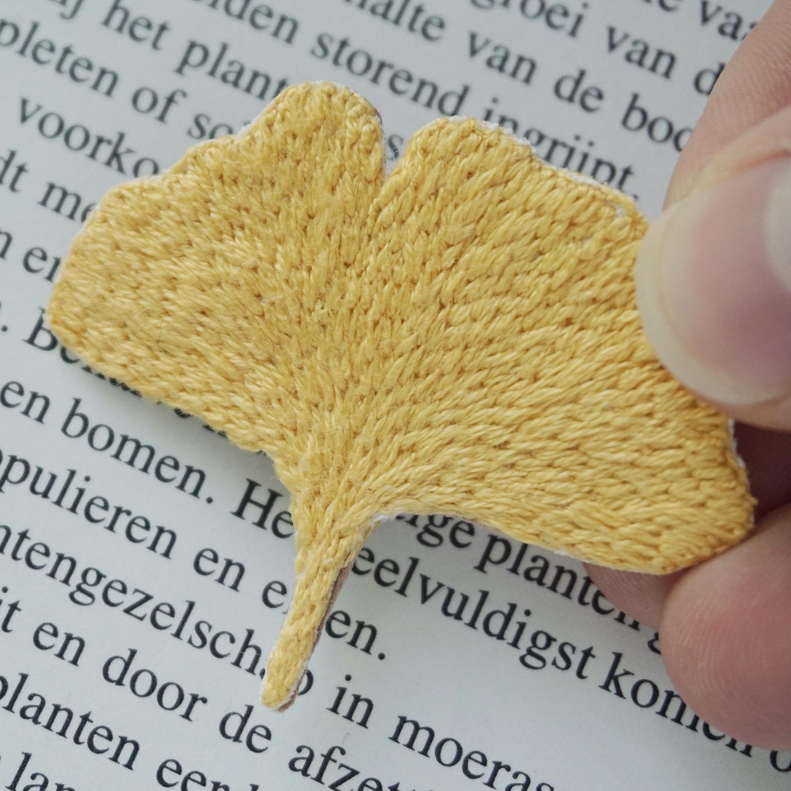Ginkgo leaf brooch - image 1 - student project