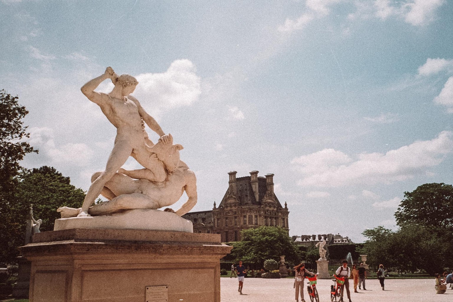 A summer in Paris - image 3 - student project