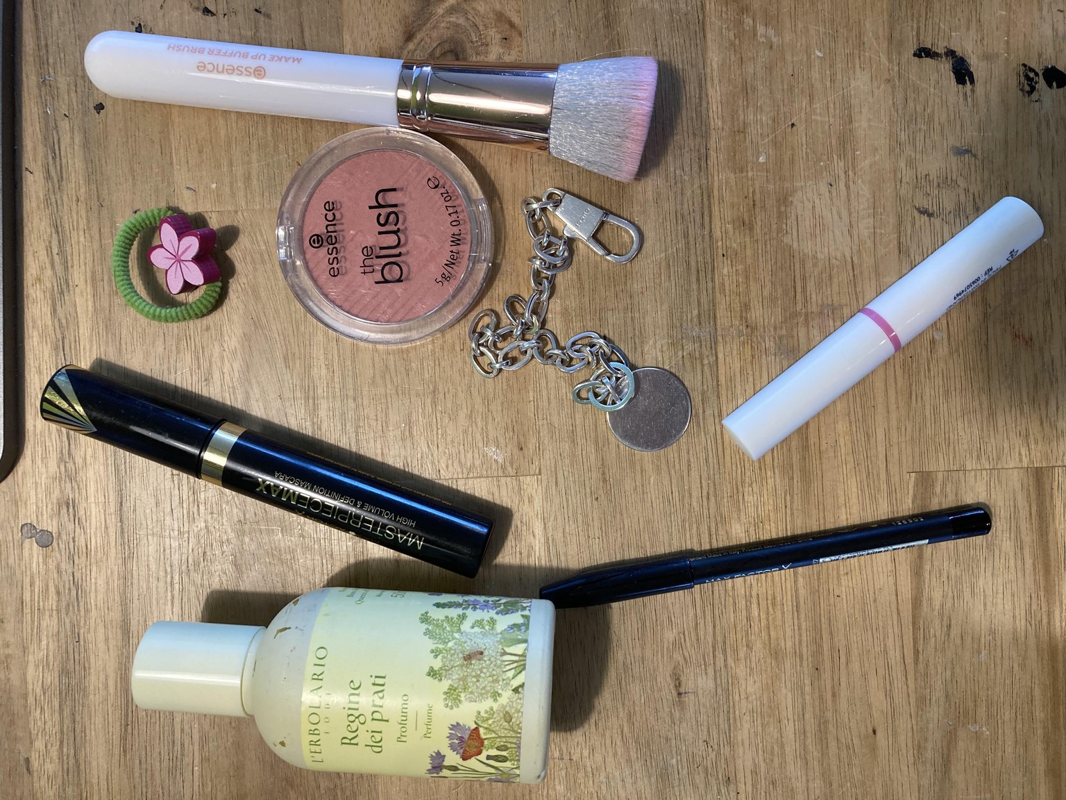 My very minimal make up bag - image 2 - student project