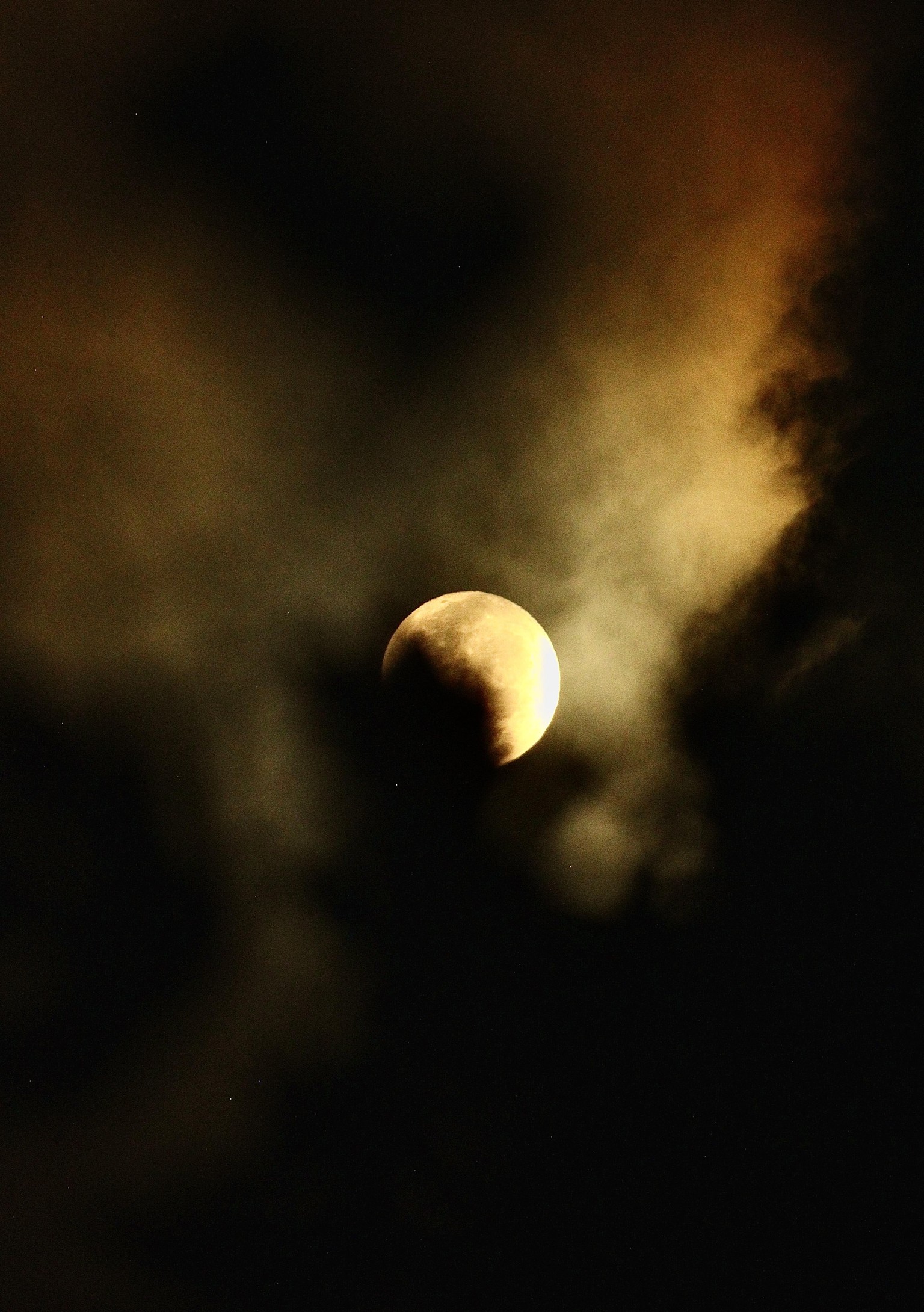 Full moon focus - image 1 - student project