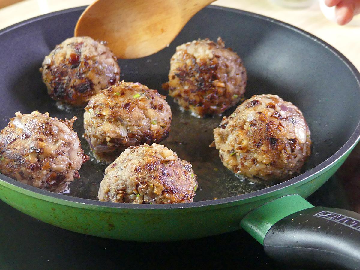 Vegan Meatballs with Fresh Tomato Sauce - image 6 - student project