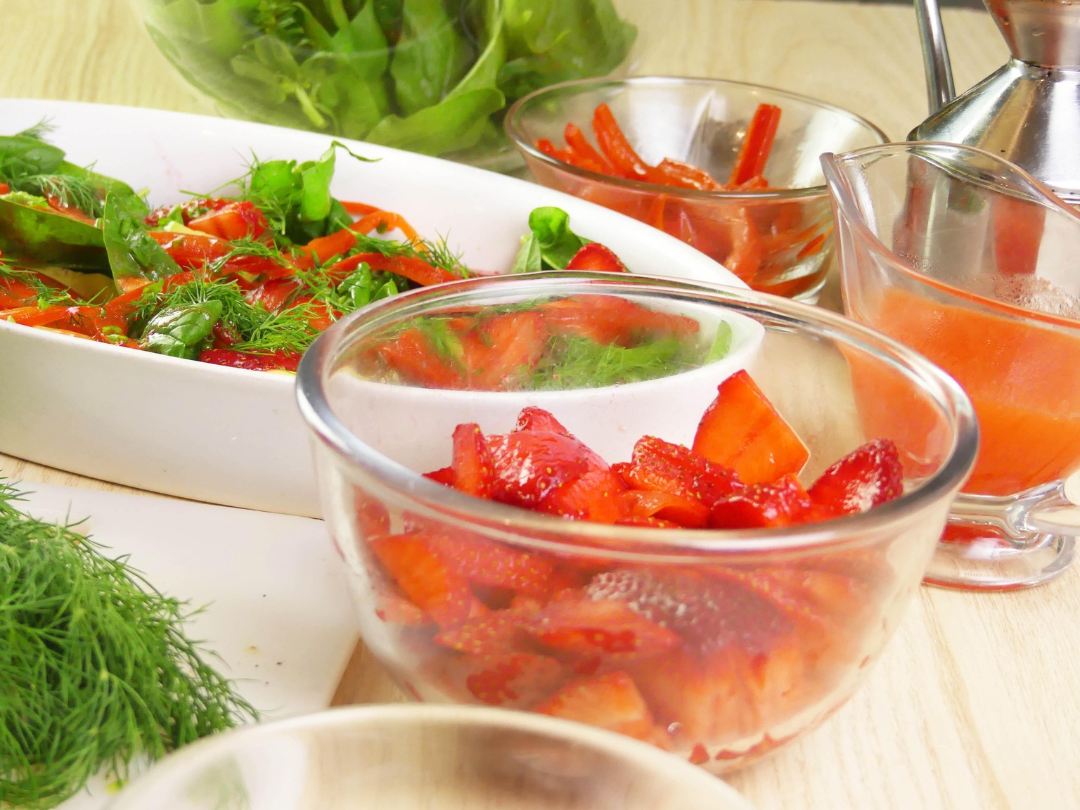 Strawberry and Avocado Salad with Baby Spinach and Dill - image 4 - student project