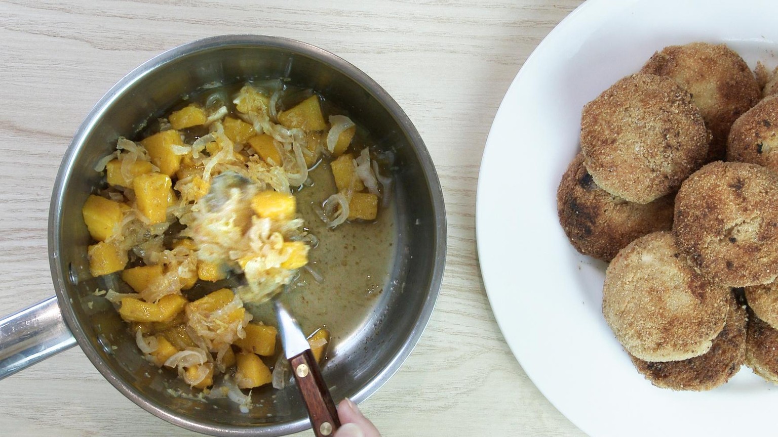 Shrimp cakes with mango chutney - image 4 - student project