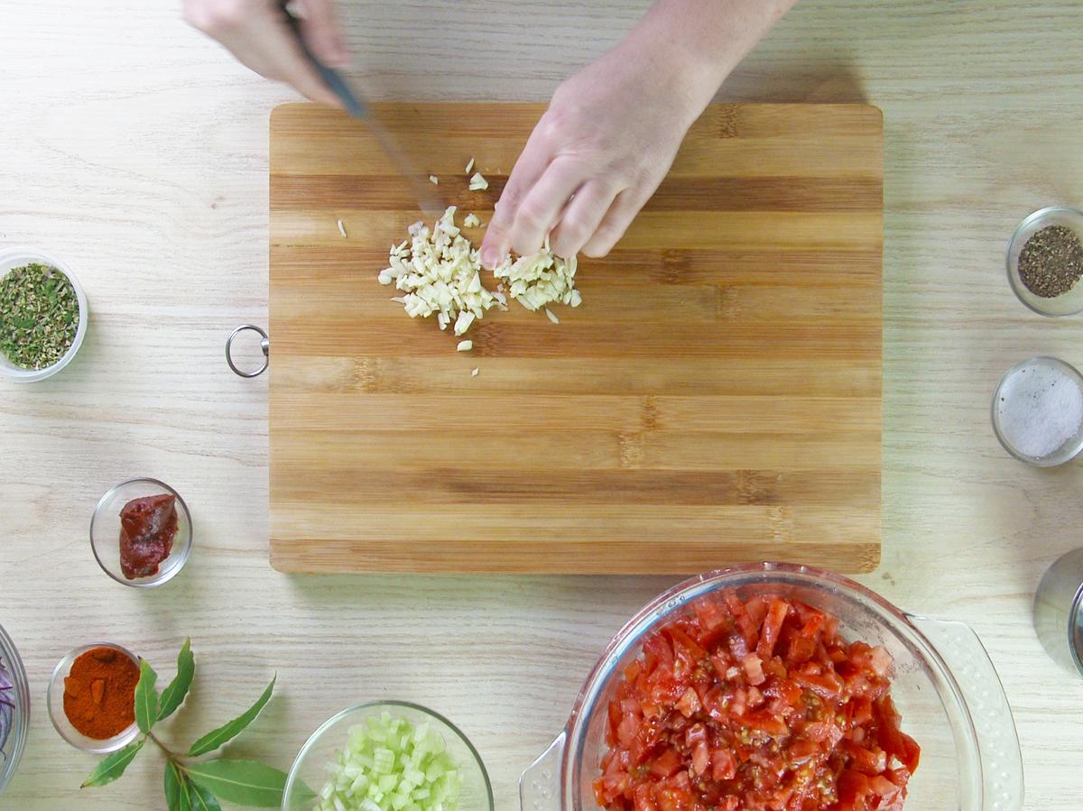 Vegan Meatballs with Fresh Tomato Sauce - image 3 - student project