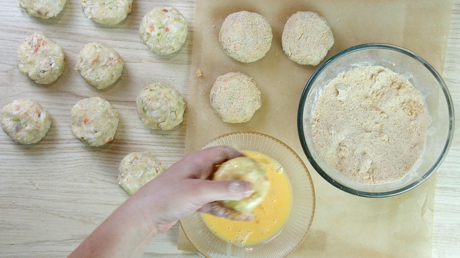 Shrimp cakes with mango chutney - image 2 - student project