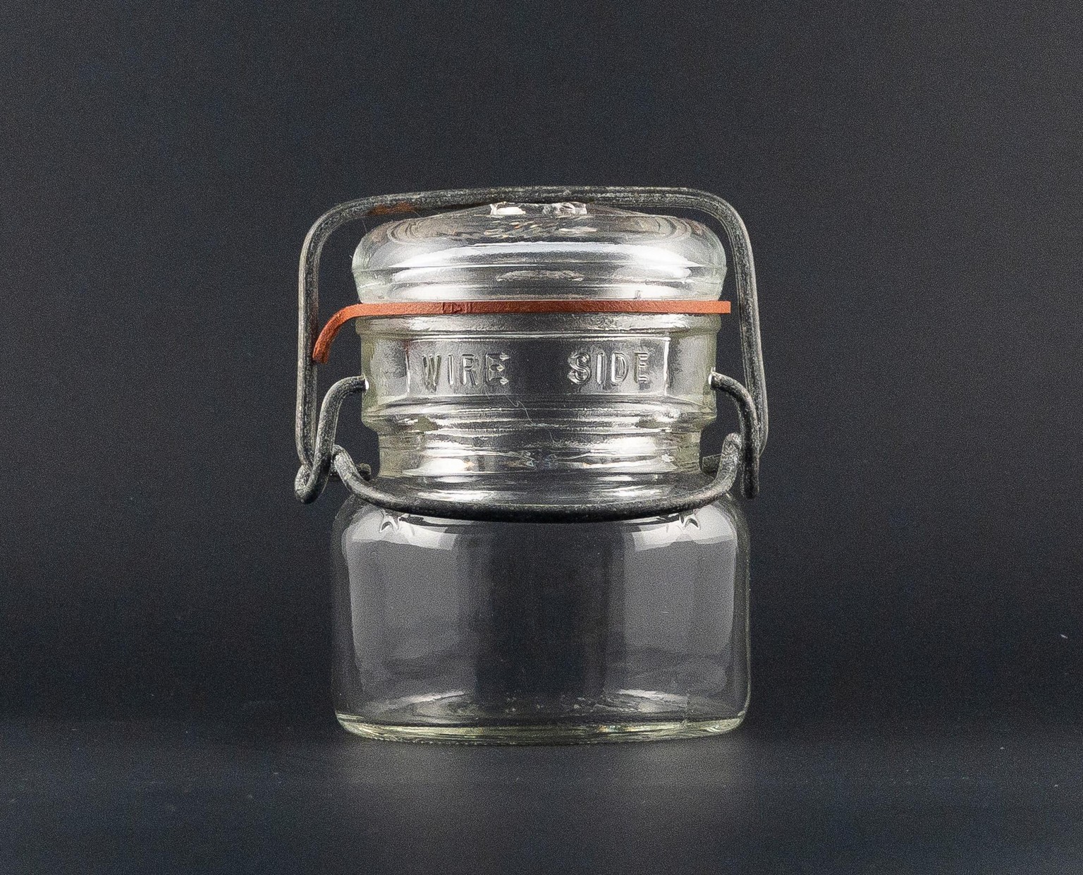 Glass jar? Black vs White? - image 1 - student project