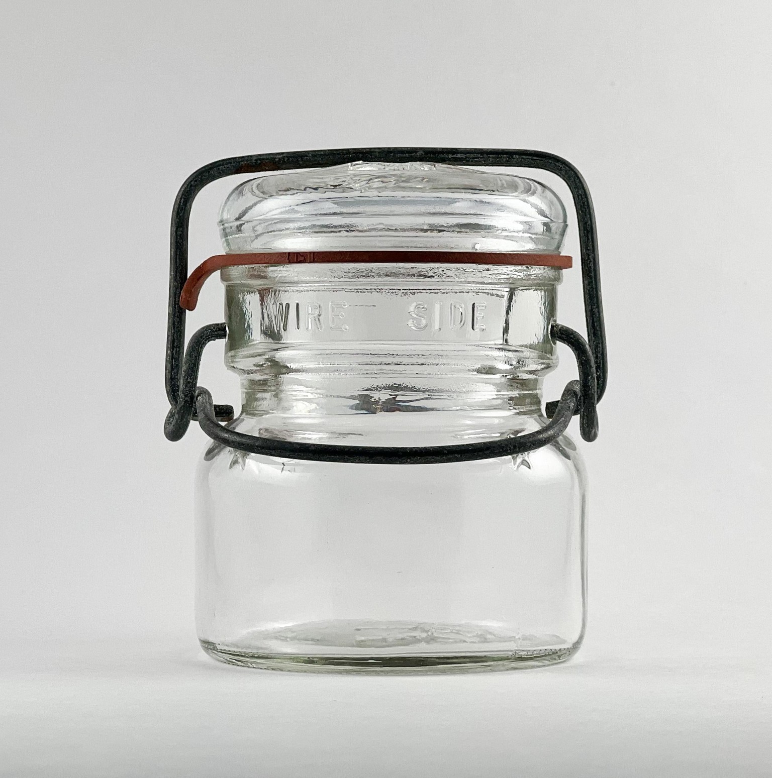 Glass jar? Black vs White? - image 3 - student project