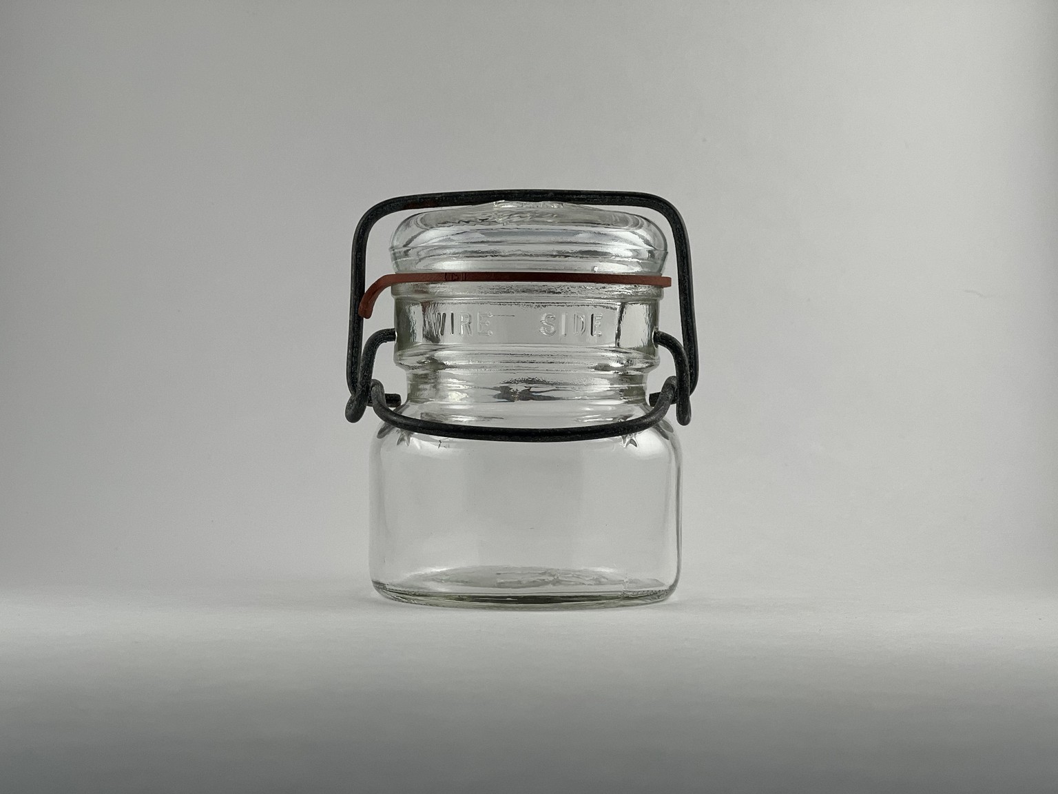 Glass jar? Black vs White? - image 4 - student project
