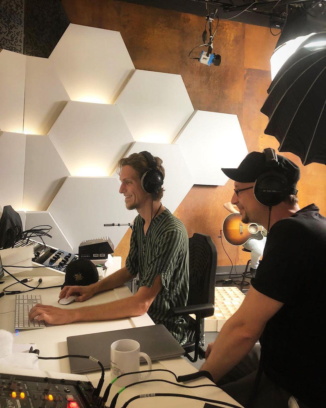Traveling Sound Engineer & Music Producer - image 1 - student project