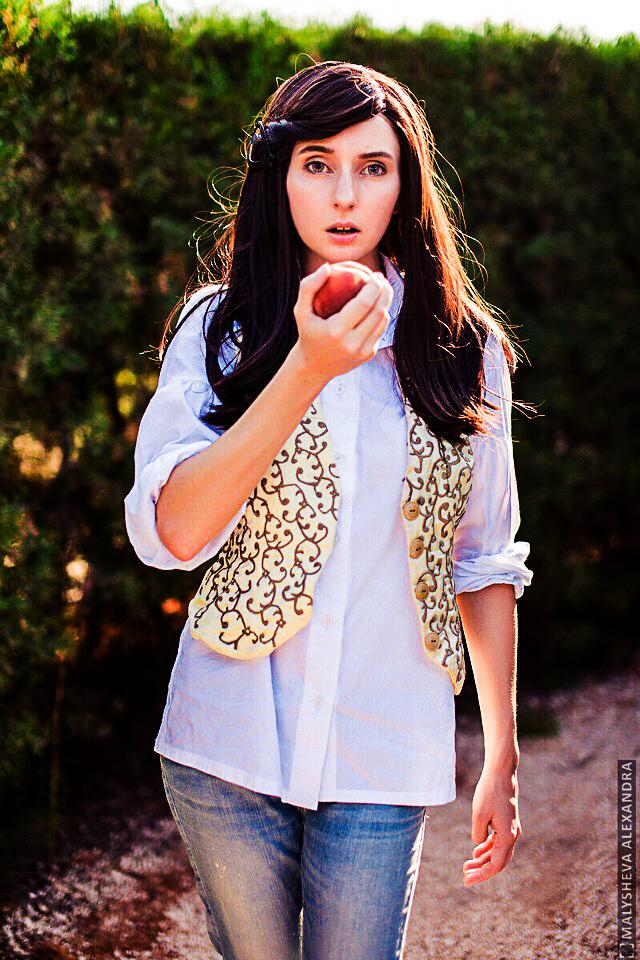 Woman eating a apple - image 2 - student project