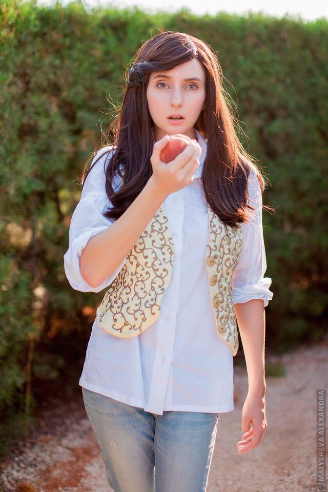 Woman eating a apple - image 1 - student project
