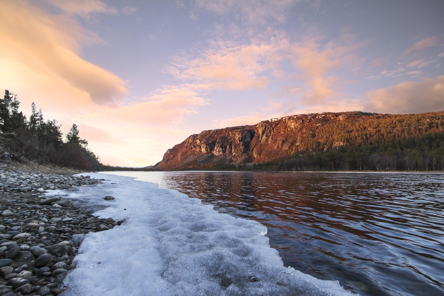 Sample Project: A Midnight Sun Road Trip Within the Arctic Circle - image 3 - student project