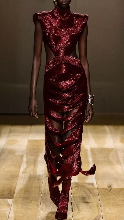 McQueen Fall/Winter 2023-2024 - image 1 - student project