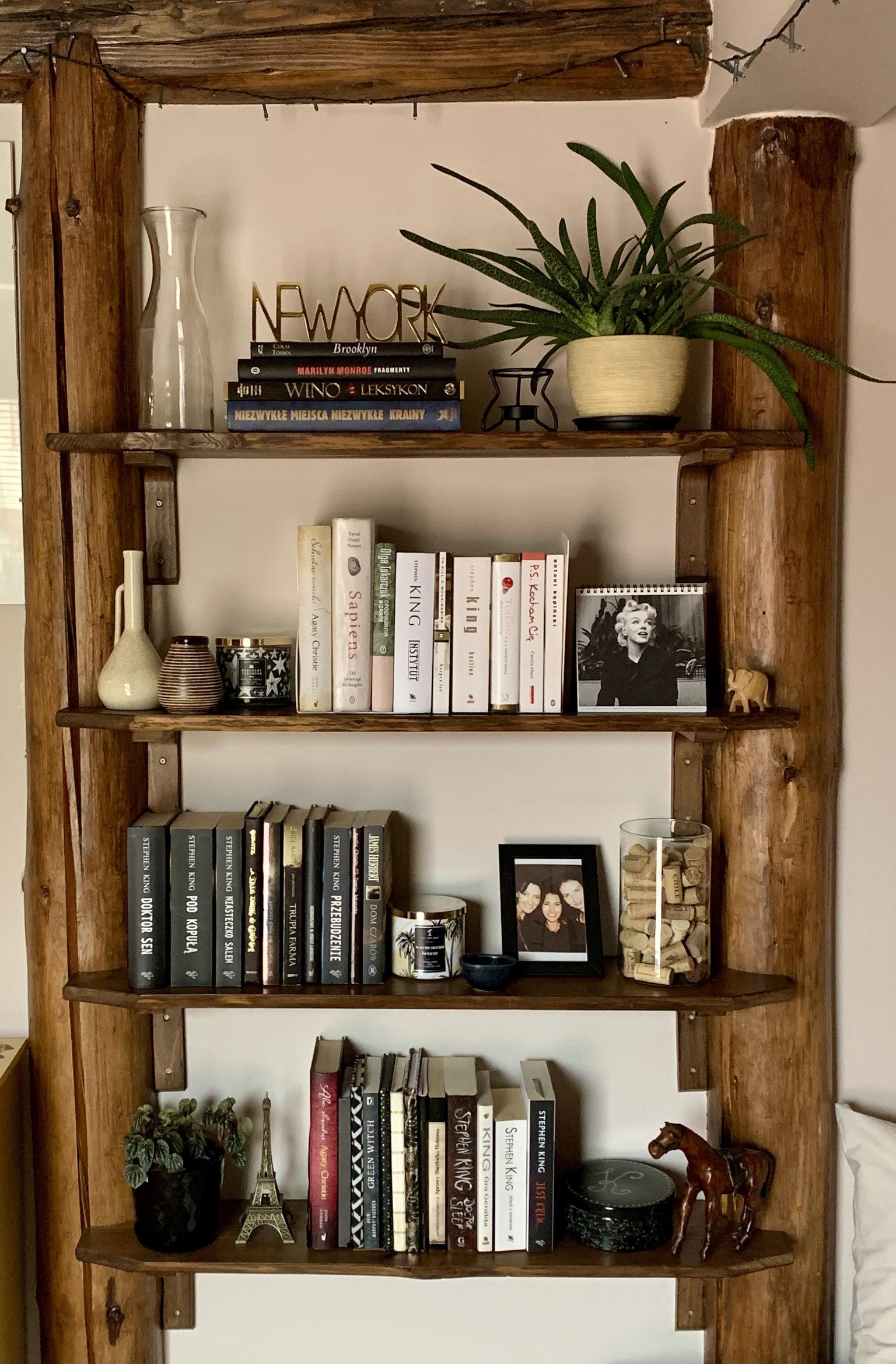 Bookshelf by Kaya - image 1 - student project