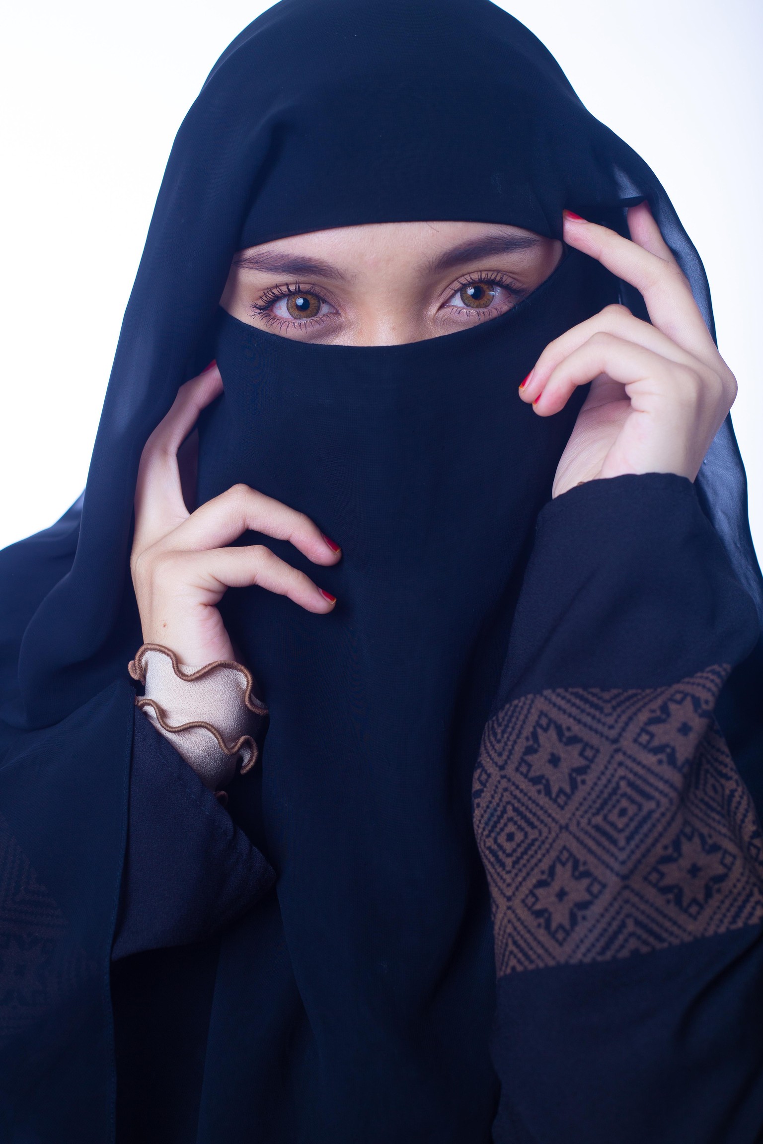 Women in Niqab - image 1 - student project