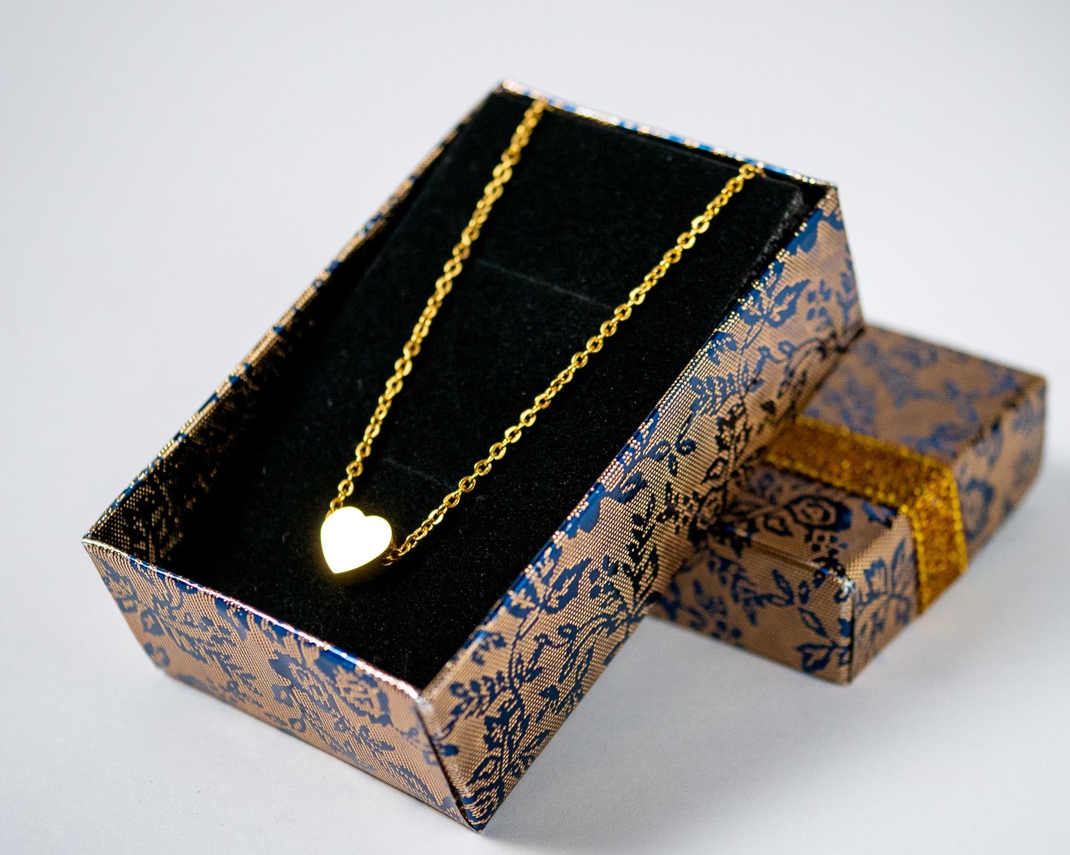 Product photo from my home studio - image 3 - student project