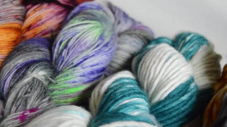 Hand Dyeing Wool Yarn: Speckles, Space Dyed and Ombre