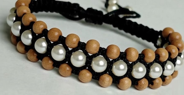 DIY Pearl Beaded Bracelet: Two-Layer Macrame thread