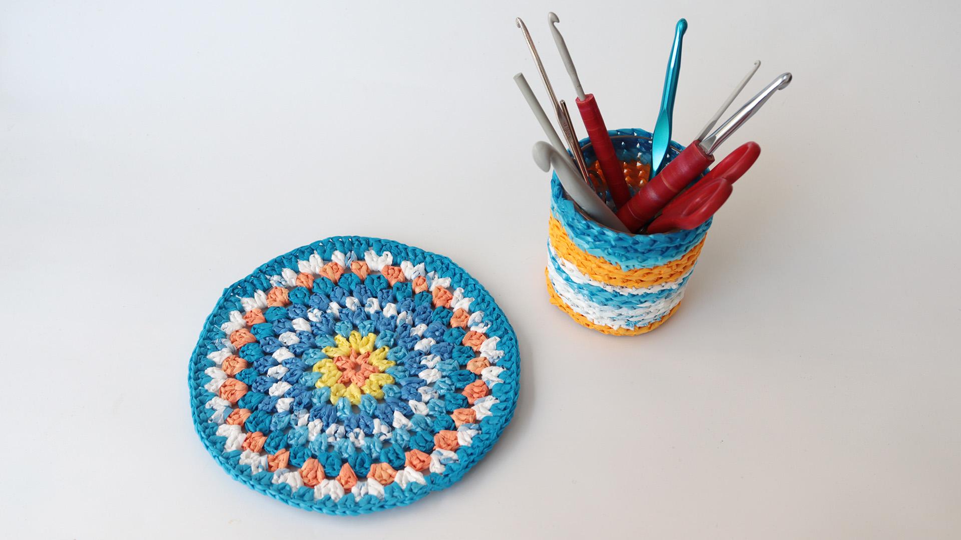 نمونه دایره قلاب بافی شده از نخ پلاستیکی