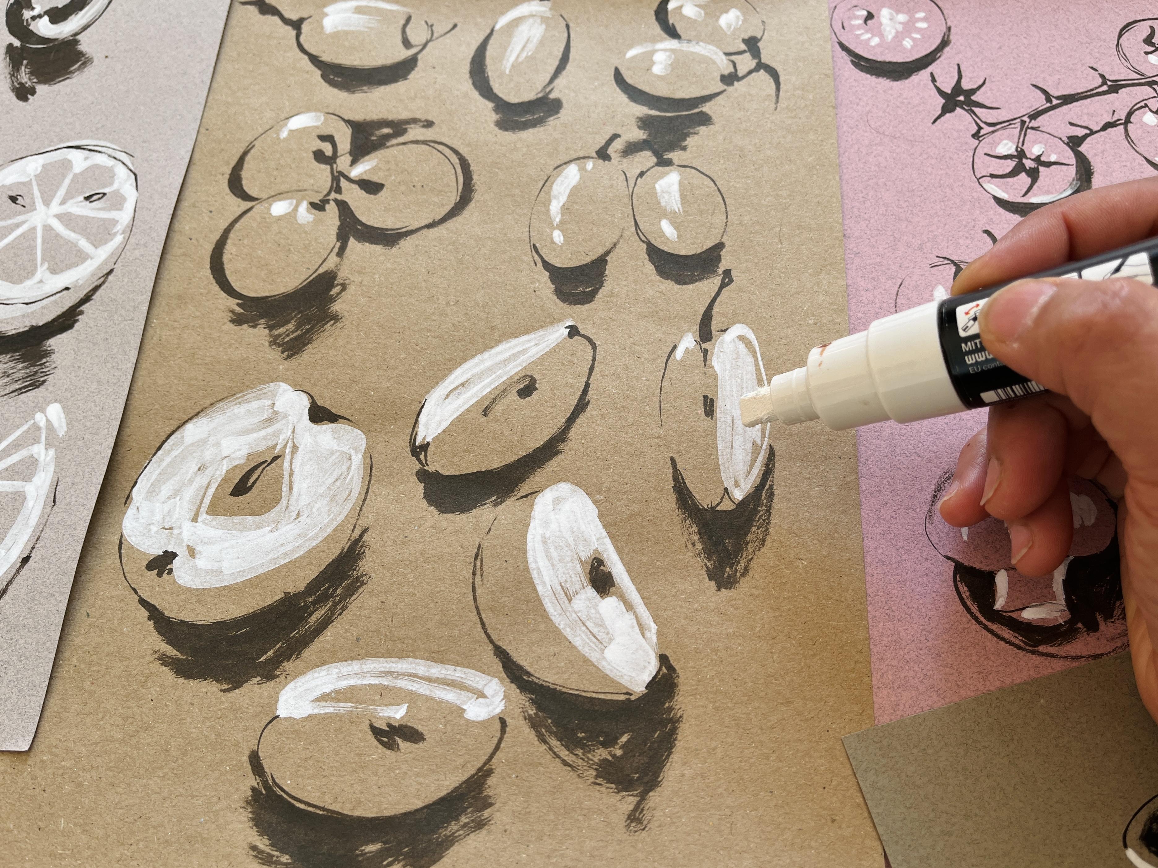 Toned Paper: Stunning and Simple Illustrations in Black and White, Ohn Mar  Win