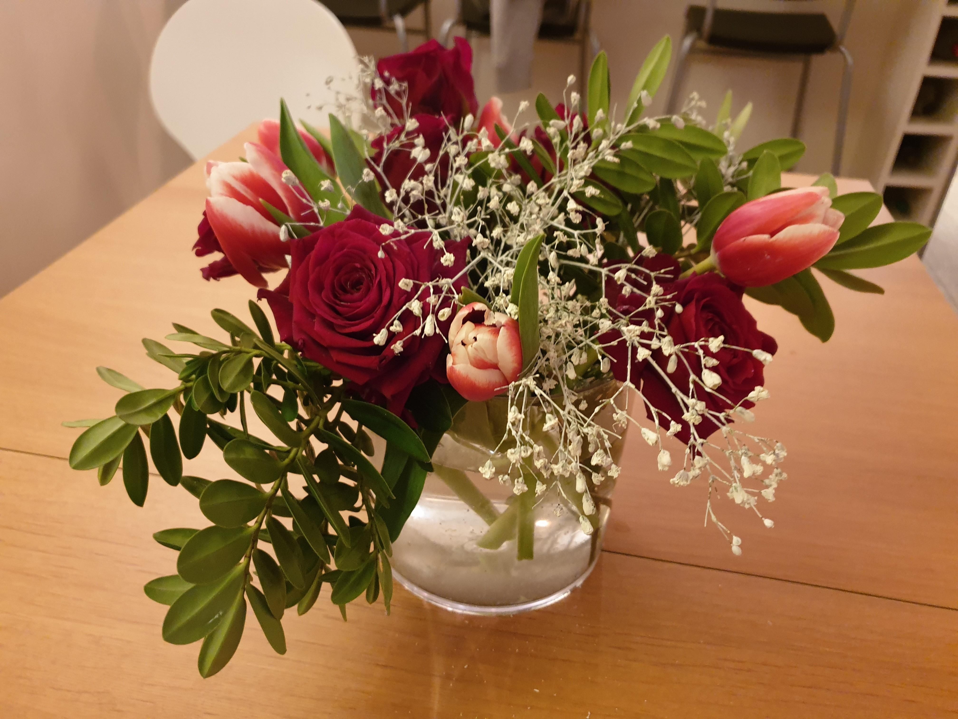 Red roses and tulips arrangement - student project