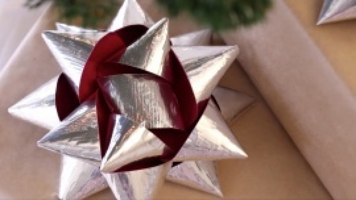 How to Make a Duct Tape Gift Bow - student project