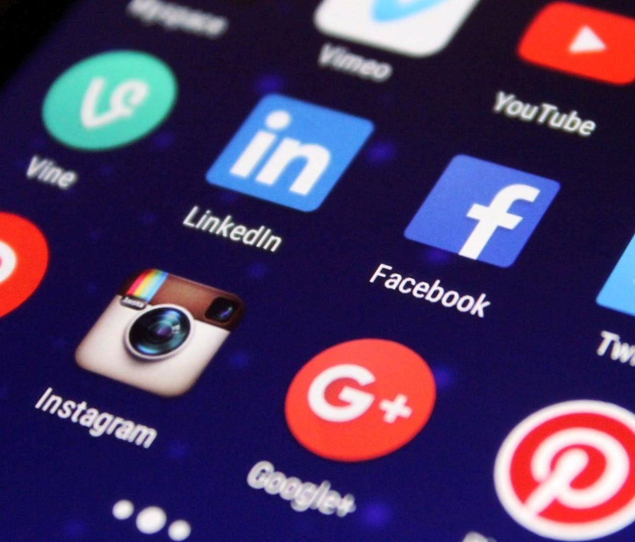 SOCIAL MEDIA STRATEGIES THAT START-UPS MUST ADOPT RIGHT AWAY - student project