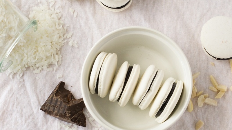 Macarons Light & Dark
