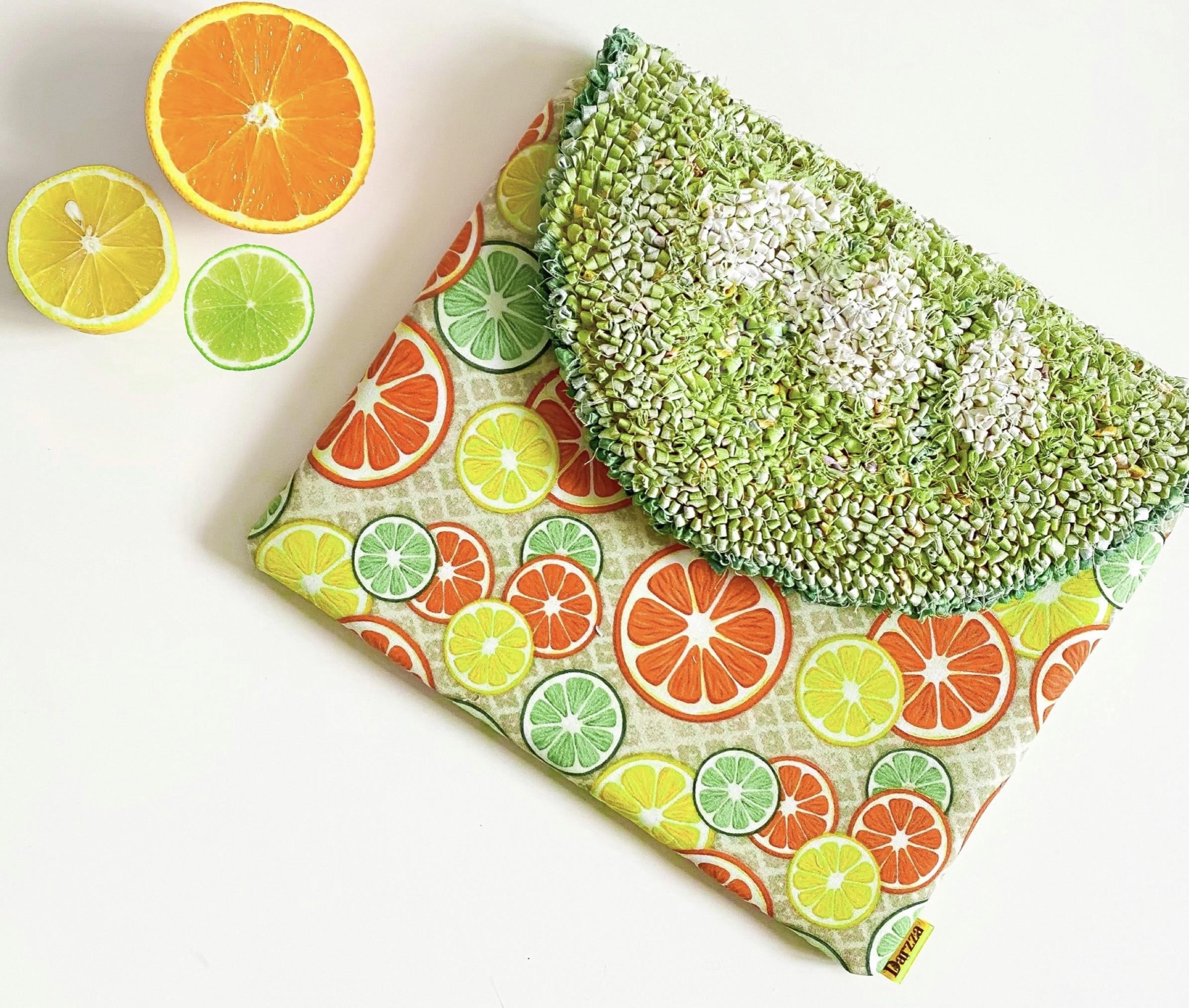 Clutch with a Citrusy Flap - student project