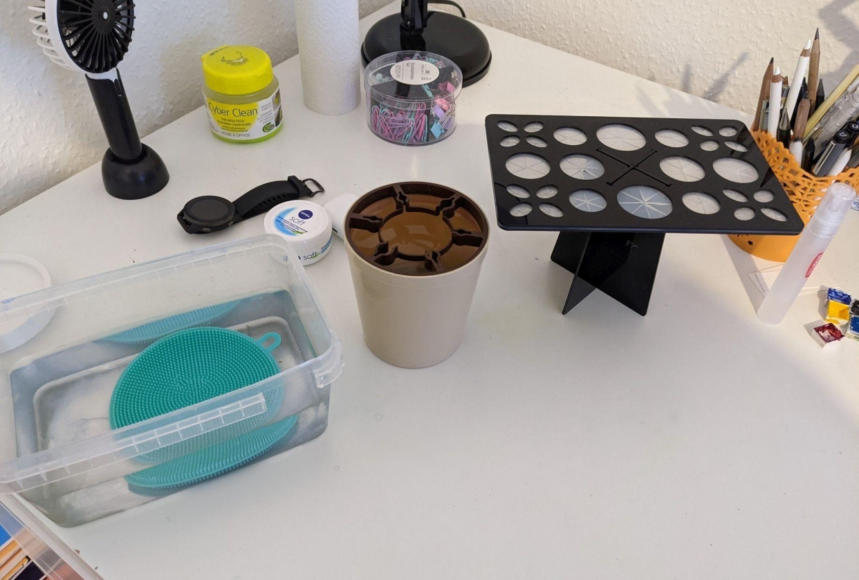 Brush cleaning and storage - student project