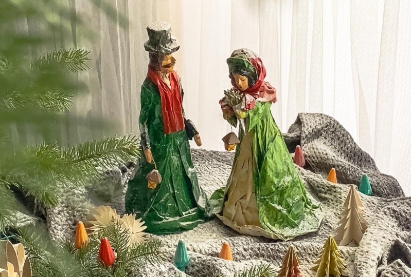 Vintage Christmas Carolers