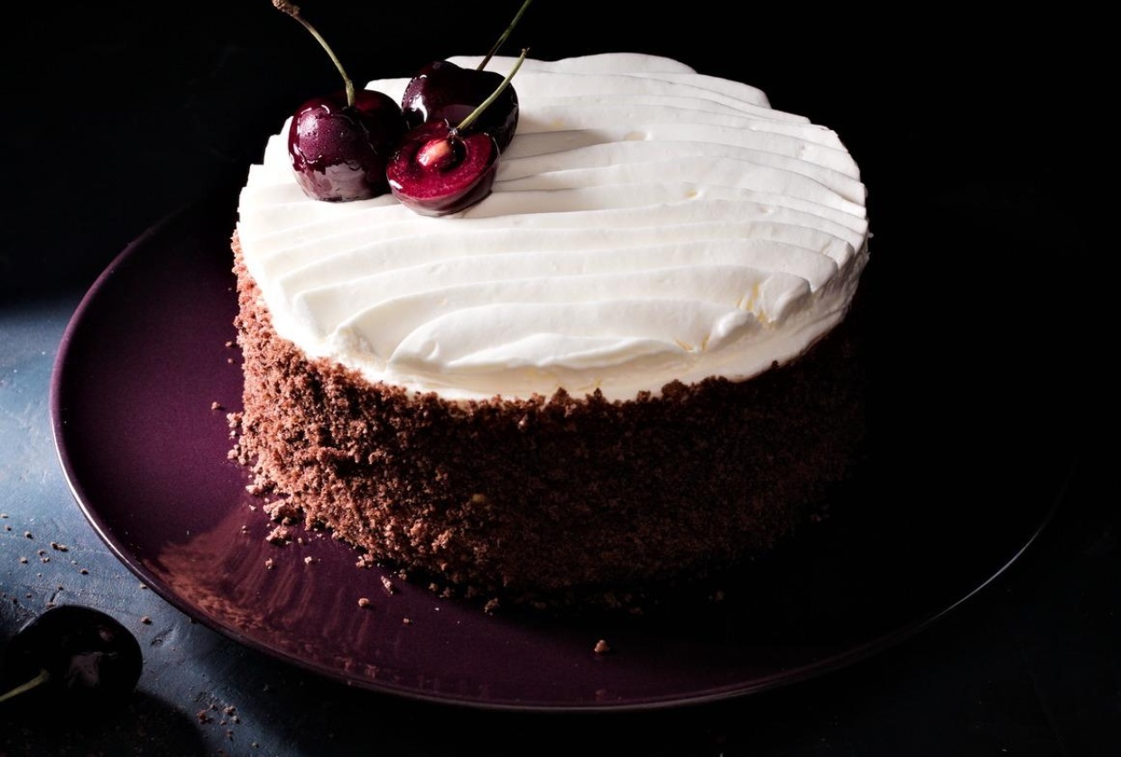 Assembly of a Black forest cake - student project