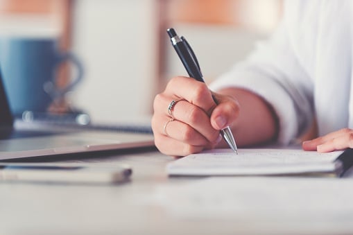 Difference Between a Research Essay and a Research Paper: Expert Guide - 2022 - student project