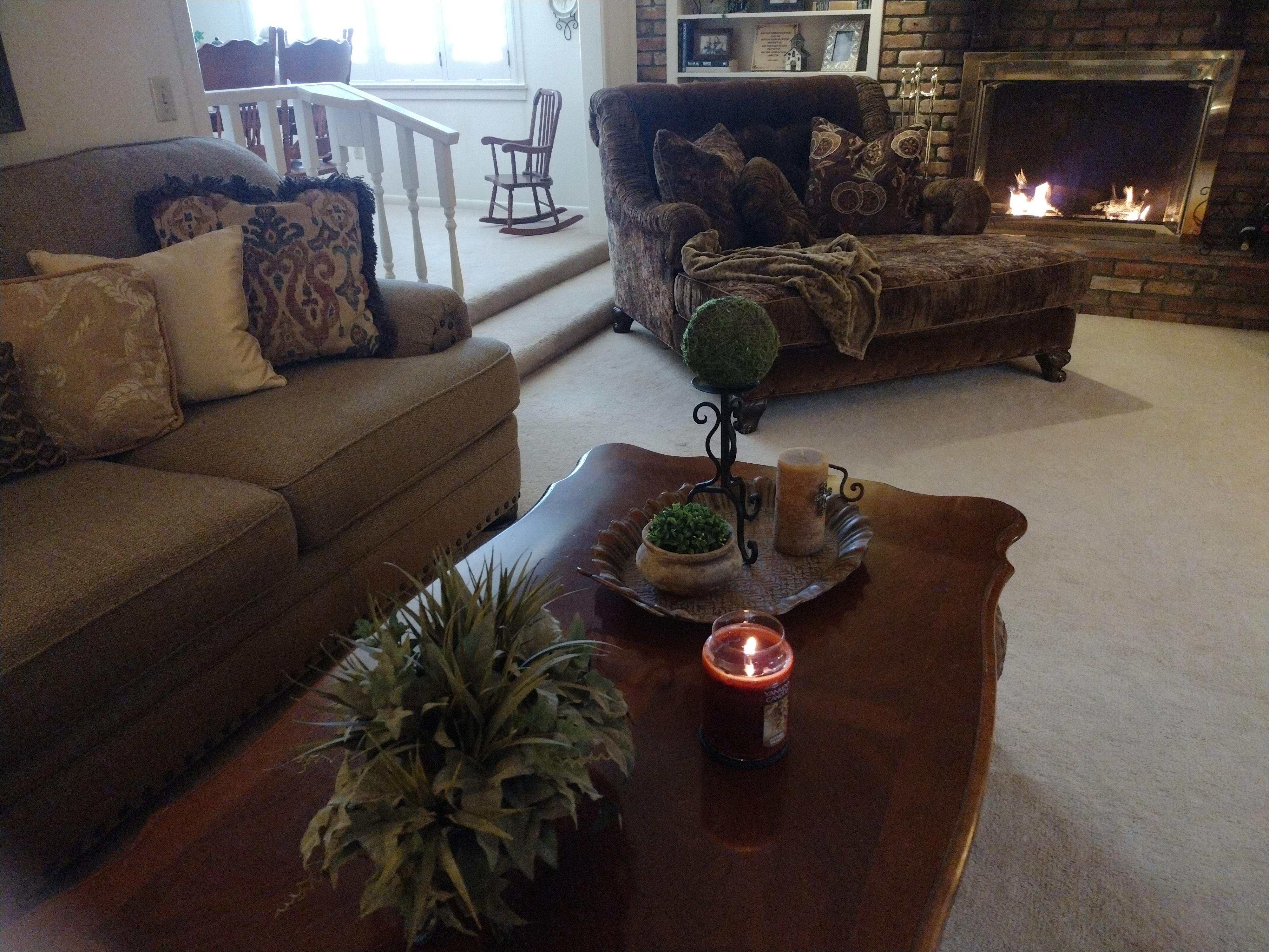 Accessorizing my rectangular coffee table - student project