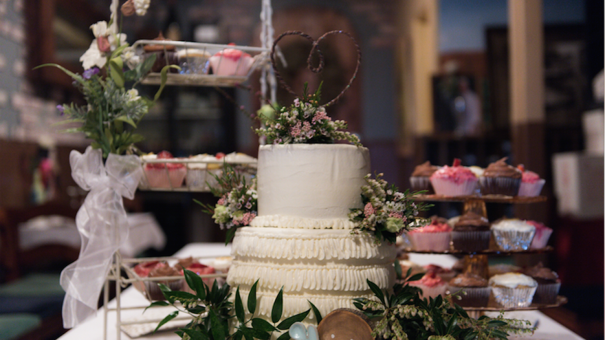 Wedding Cake/Cupcakes - student project