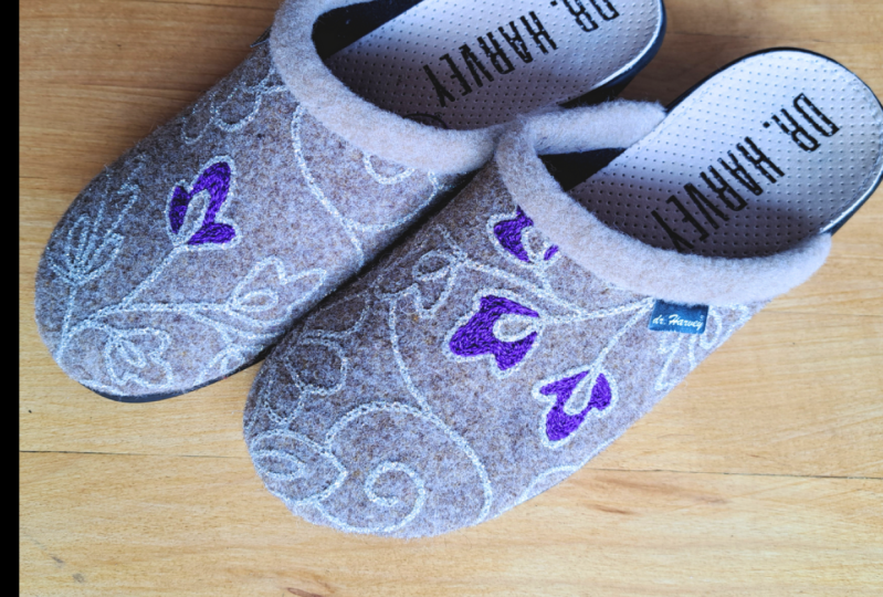 Decorating favourite slippers with chain stitch