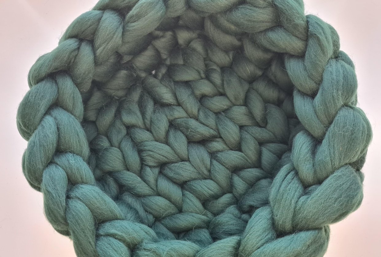 Pet bed from chunky merino wool - student project