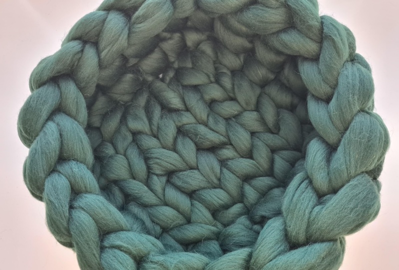 Pet bed from chunky merino wool