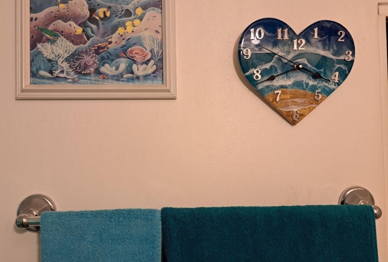 Ocean wave clock