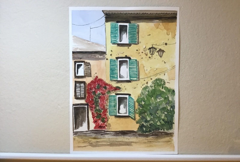 Fachada con buganvillas