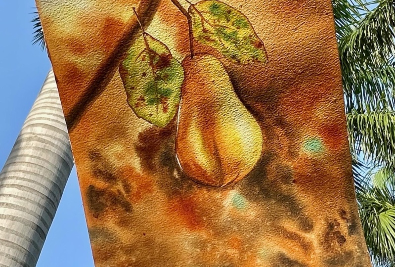 the juicy pear