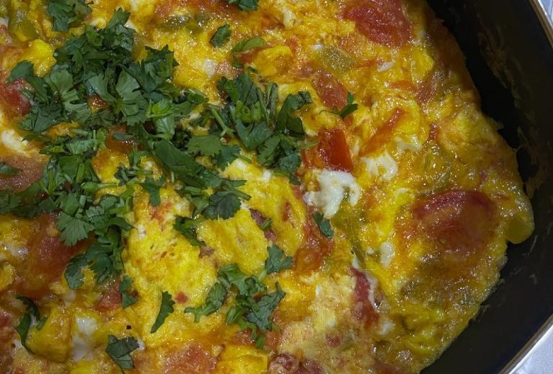 Omelet with tomato