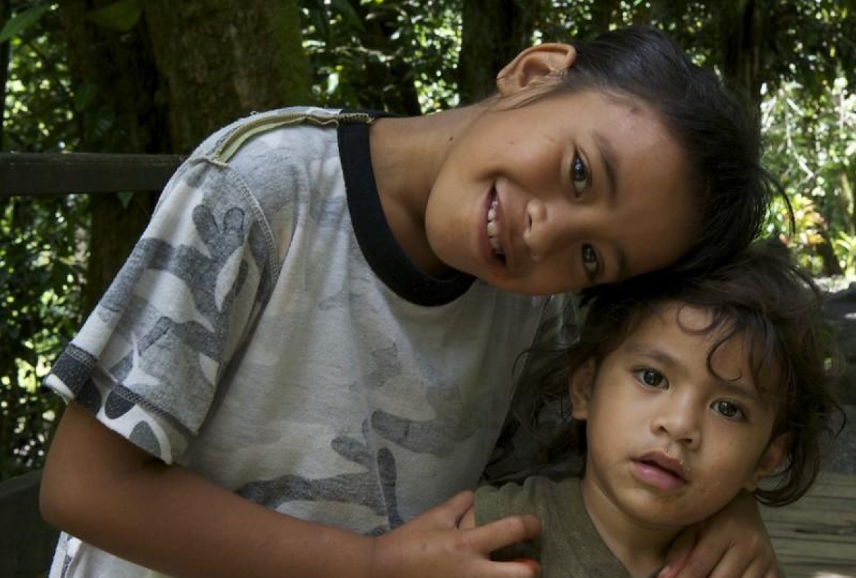 Socially Responsible Photography. Tahiti images - student project