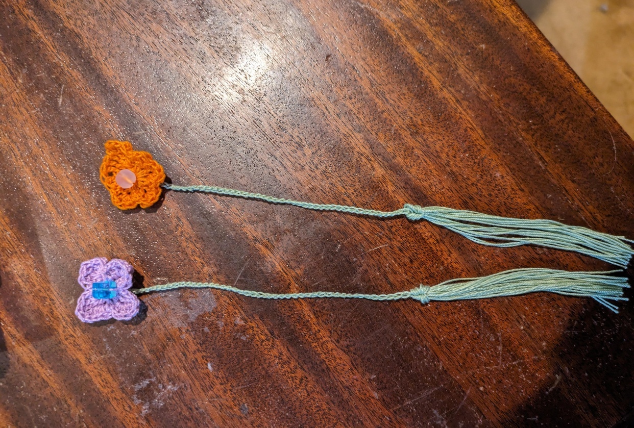 Flower bookmarks - student project