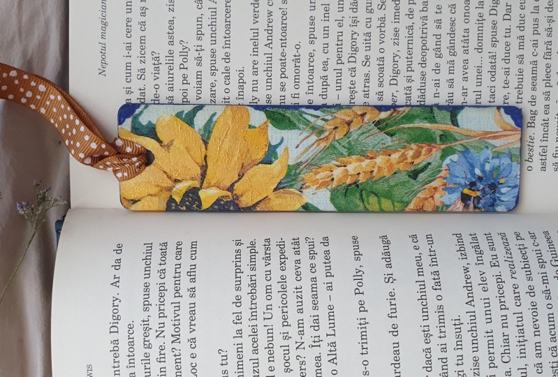 Bookmark with decoupage